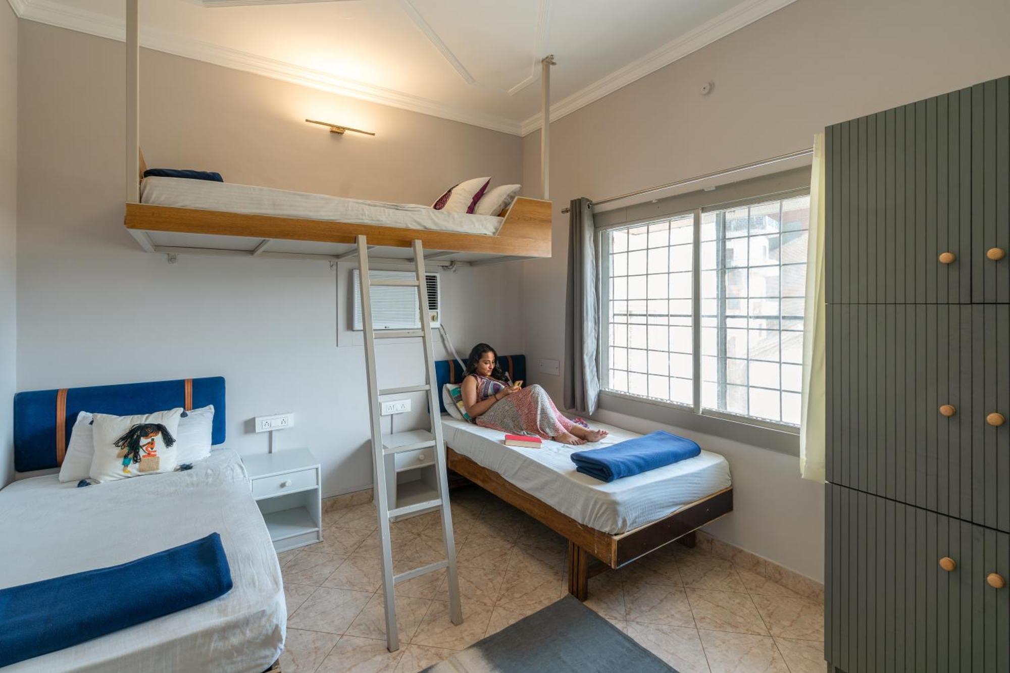 Madpackers Rishikesh Laxman Jhula Hostel Exterior foto