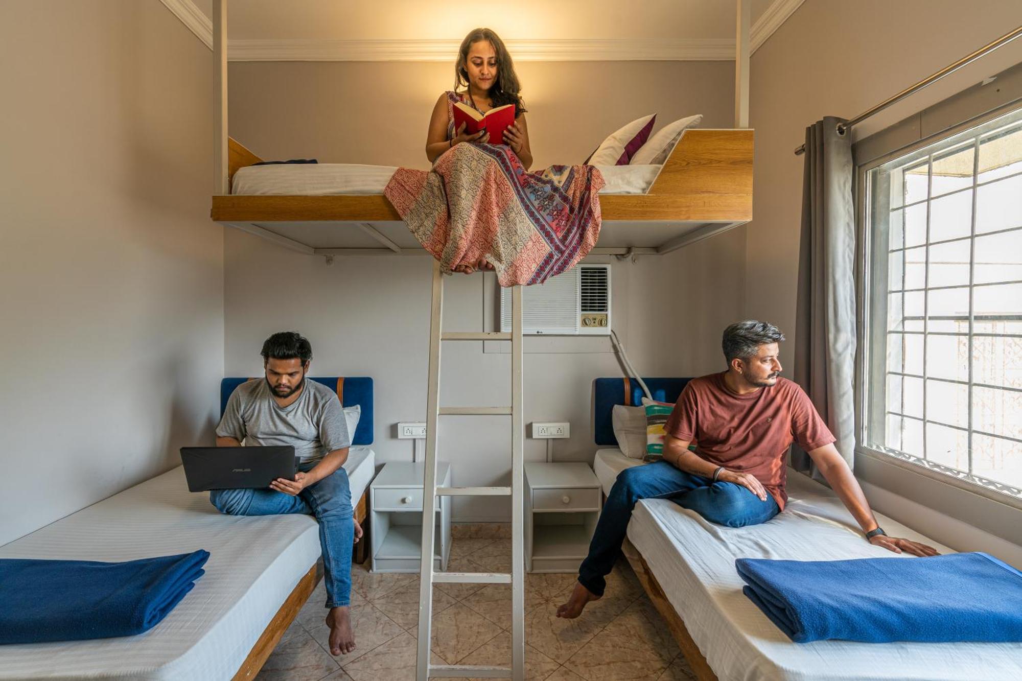 Madpackers Rishikesh Laxman Jhula Hostel Exterior foto