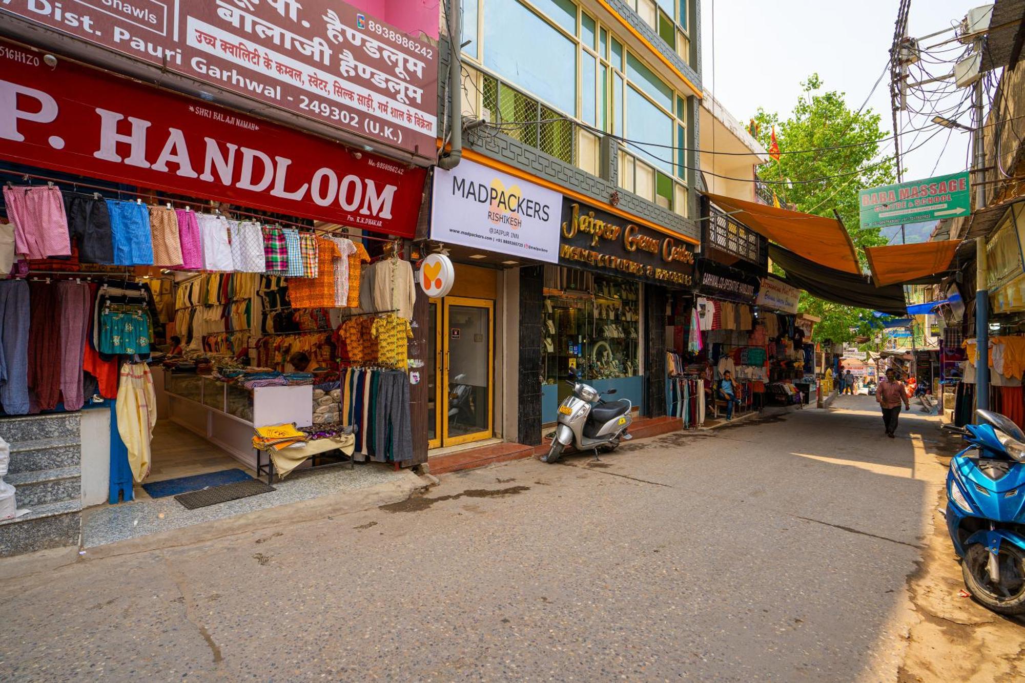 Madpackers Rishikesh Laxman Jhula Hostel Exterior foto